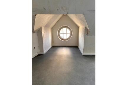 3 Zimmer Dachgeschosswohnung mit 2 Eingängen - Solingen Central
