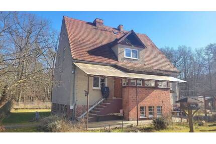 Saniertes Haus in Alleinlage mit großem Grundstück - Drachhausen