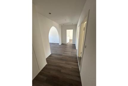 Schöne 91m² Dachgeschosswohnung mit viel Licht & Badewanne - Wuppertal