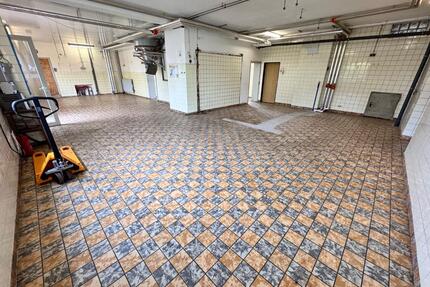 Großes LagerGewerbeGarage mit WasserHeizungStrom zu vermieten - Loiching