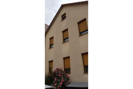 Haus in Stuttgart Wangen mit kl. GartenHof und Doppelgarage zu v