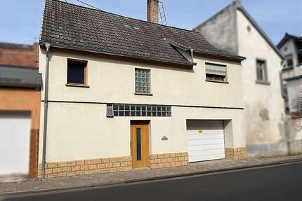Haus zum Kaufen in Nierstein-Schwabsburg 298.000,00 € 180 m²