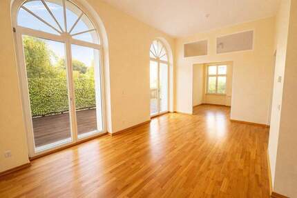 Herrschaftliche Hochparterrewohnung mit Terrasse, Kamin, Carport, in ruhiger Lage - Berlin Köpenick