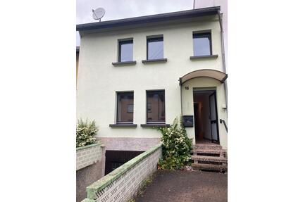 Einfamilienhaus - 1.180,00&nbsp;EUR Kaltmiete, ca.&nbsp; 105,00&nbsp;m&sup2; in Schwalbach (PLZ: 66773)
