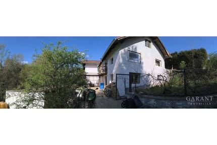 Doppelhaushälfte mit Nebengebäude, ca. 2.839 qm Grundstück, schöner Aussicht im Dreiburgenland - Fürstenstein Reuth