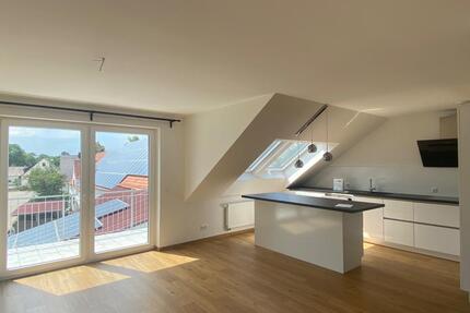 Schöne 2,5-Zimmer-Dachgeschosswohnung mit Balkon - Nördlingen