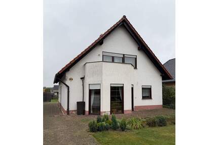 großes Einfamilienhaus in Zerbst mit geräumiger Garage und großem Grundstück - Zerbst/Anhalt