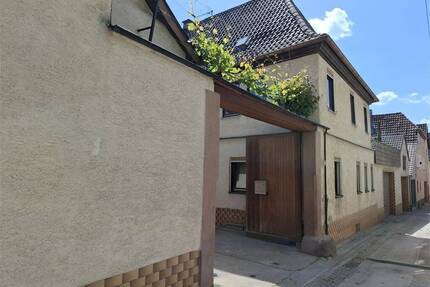 Liebhaberobjekt im Altort mit Dachterrasse-Anwesen mit viel Platz für Familie, Hobby und Beruf - Thüngersheim