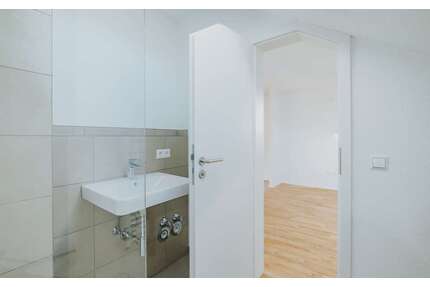 Wohnung zum Kaufen in Stuttgart 220.000,00 € 47.64 m²