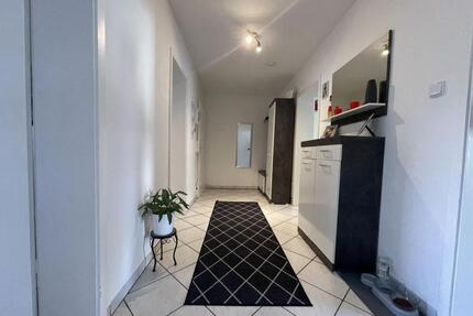 Praktische 3 Zimmerwohnung mit Balkon und Aussicht und Aufzug - Leonberg
