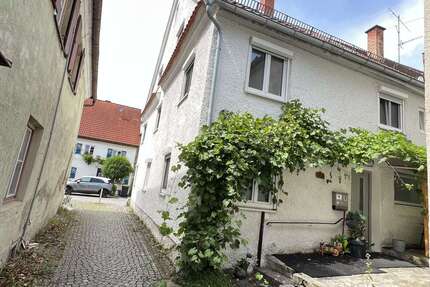 Haus zum Mieten in Weißenhorn 1.950,00 € 224 m²