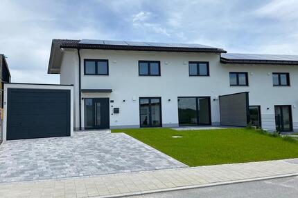 Schöne Doppelhaushälfte - 1.500,00&nbsp;EUR Kaltmiete, ca.&nbsp; 145,00&nbsp;m&sup2; in Windorf (PLZ: 94575)