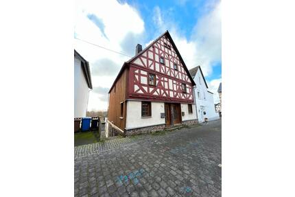 5-Zi. Fachwerk-DHH - 104 m2-Wintergarten & EBK - Merenberg