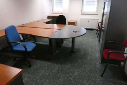 Büro in Roth 430,00 € 32 m² - 430,00&nbsp;EUR Kaltmiete, ca.&nbsp; 32,00&nbsp;m&sup2; in Roth (PLZ: 91154)