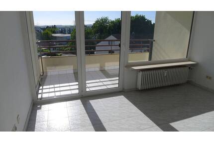 FrankfurtM- Sossenheim 3 Zimmer Wohnung hell und geräumig mit EBK und Loggia - Frankfurt am Main