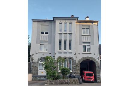 Dreifamilienhaus in Remscheid – 262 m², Garage & Stellplatz