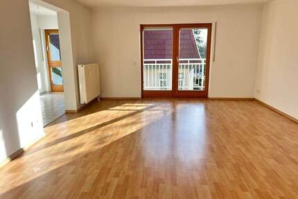 GERÄUMIGE WOHNUNG MIT BALKON UND CARPORT IM SCHÖNEN RABENSTEIN - Chemnitz Reichenbrand