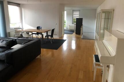 Wunderschöne, moderne Wohnung mit Kamin, EBK, Balkon und Hof - Langenhagen