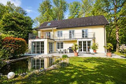 Haus zum Kaufen in Bad Homburg vor der Höhe Kirdorf 2.900.000,00 € 280 m² - Bad Homburg vor der Höhe / Kirdorf