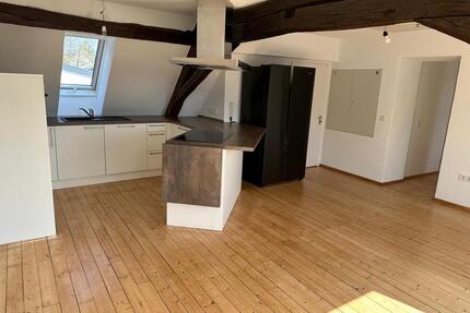 Großzügig geschnittene, lichtdurchflutete Dachgeschosswohnung - Saarbrücken Ensheim