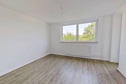 Modernität und Komfort: Helle 2-Zimmer-Wohnung mit EBK und BALKON - Rendsburg
