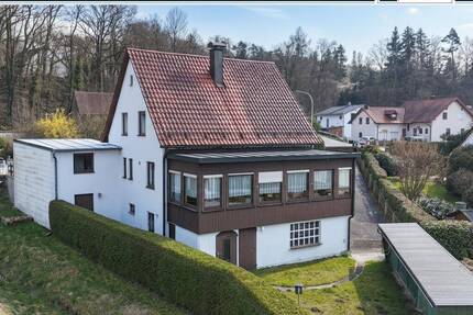 Haus mit Substanz und Raum für individuelle Neugestaltung - Tiefenbach/Schloßberg