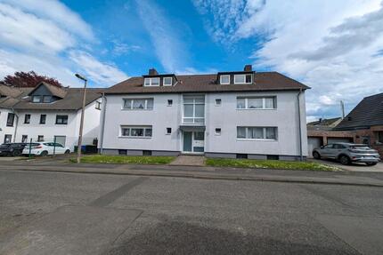 Zum 1.04: DG Wohnung im Zentrum von Pulheim