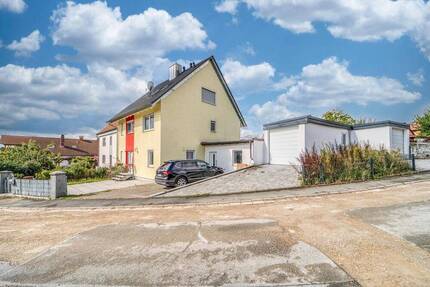 Modernisierte Doppelhaushälfte in Hemhofen: Familienidylle mit vielen Extras!