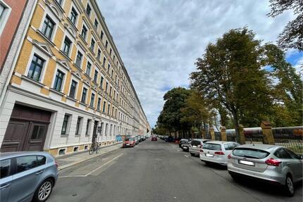 Gepflegte 2-Zimmer DG-Wohnung mit EBK nahe Lene-Voigt-Park - Leipzig Südost