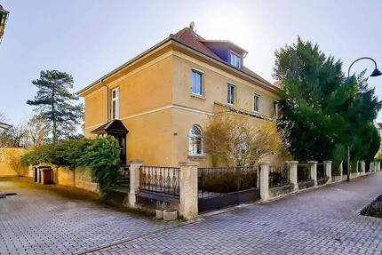 AUKTION: Ehemaliges Schwestern-Vikarshaus in attraktiver Zentrumsrandlage - Naumburg (Saale)