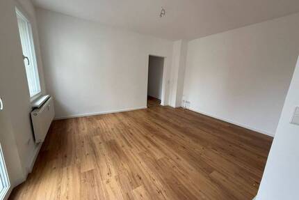 Helle 2-Zi.-Whg. im Erdgeschoss mit Einbauküche und Balkon - Fürth Innenstadt