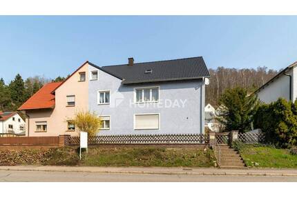 Attraktives Mehrfamilienhaus mit drei großzügigen Einheiten, Garagen und stabilem Mietverhältnis - Schwandorf