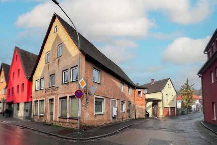 Raum für Ideen: Großzügiges Wohnhaus mit Garage, Hof und Scheune - Wilhermsdorf
