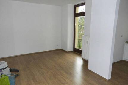 2-Zimmer-EG-Wohnung mit sonniger Terrasse und offener Küche in ruhiger Stadtlage von Reichenbach ab sofort zu vermieten!