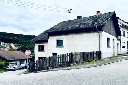 Freistehendes Ein-Zweifamilienhaus in Schmelz-Limbach - Potential