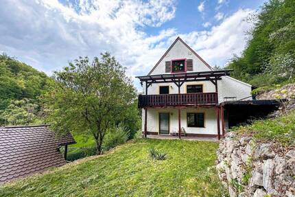 Traumlage an der Wiesent - Zweifamilienhaus mit Burgblick in Gößweinstein