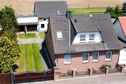 Einfamilienhaus mit Nebengebäude und Scheune - Tangerhütte