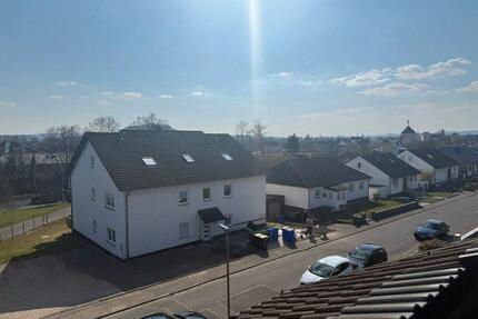Helle Dachgeschosswohnung mit unverbaubarem Blick über Kirchhain