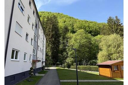 RUHIG GELEGEN, DIREKT AM WALD - 159.000,00&nbsp;EUR Kaufpreis, ca.&nbsp; 63,00&nbsp;m&sup2;&nbsp;Wohnfl&auml;che in Bad Urach (PLZ: 72574)