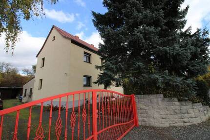 Immobile in Waldrand- Alleinlage in Pößneck - Garten und Garage inklusive