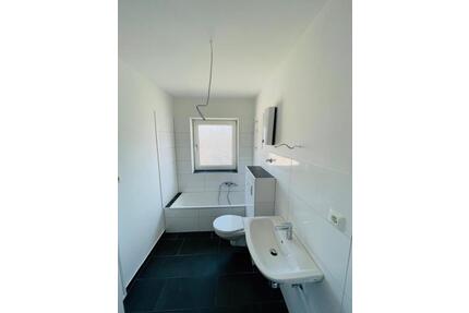 Erstbezug nach Renovierung! Freundliche 3-Zimmer-Wohnung mit Balkon in Menden - Menden (Sauerland)