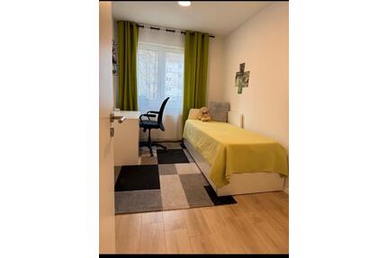 WG ZIMMER HEILBRONN - 450,00&nbsp;EUR Kaltmiete, ca.&nbsp; 15,00&nbsp;m&sup2; in Leingarten (PLZ: 74211)