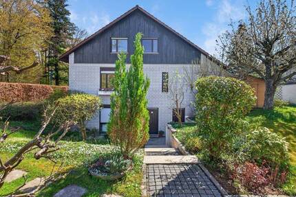 RESERVIERT! Einfamilienhaus mit Einliegerwohnung, Doppelgarage und Außenpool in Waldbronn - Etzenrot - Waldbronn / Etzenrot