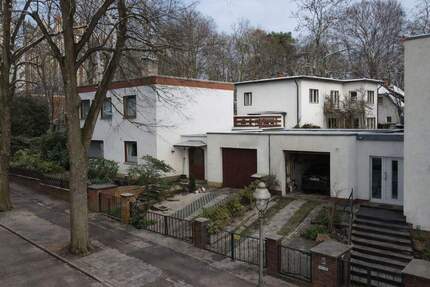 Gepflegtes Einfamilienhaus mit Garten und Garage in Berlin