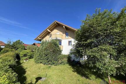 2-Zimmer-DG-Wohnung mit Hobbyraum in Arnbruck