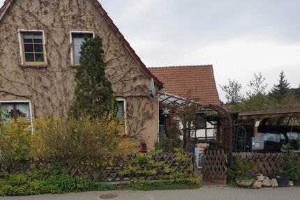 Kleines Bauernhaus mit Scheune und Nebengebäude - Saalfeld