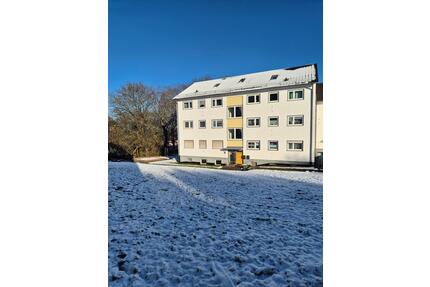 Vermiete eine 3 Zimmer Küche Bad und Balkon in Hessisch Lichtenau