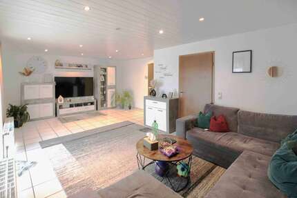 Haus zum Kaufen in Hürtgenwald 315.000,00 € 220.19 m²