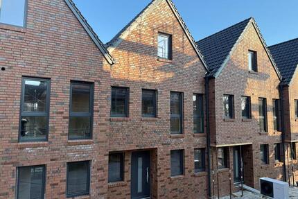 Willkommen in der Zukunft: Neubau-Reihenmittelhaus mit Einbauküche als Erstbezug in beliebter Lage! - Edewecht