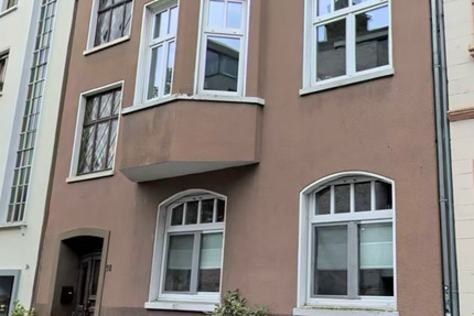 Attraktive 3-ZKB-Wohnung mit Mini-Balkon im Dachgeschoss – Schumannstraße Saarbrücken